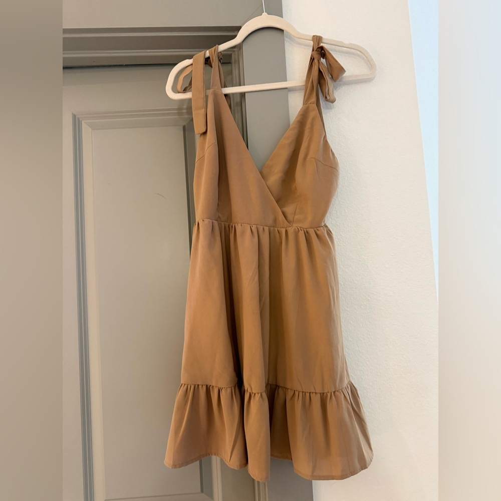 Tan Sleeveless Mini Ruffle Dress with low back - XS great material